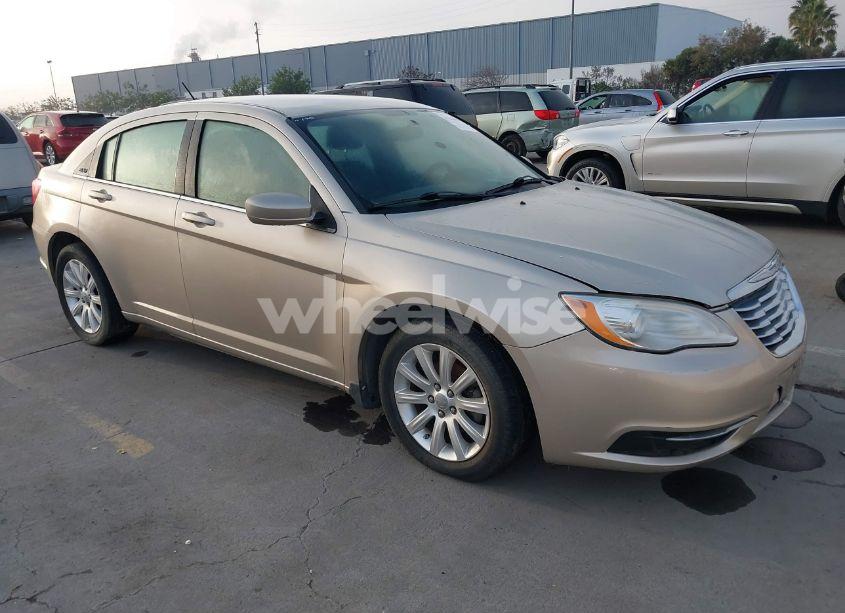 2014 Chrysler 200 TOURING (VIN 1C3CCBBG0EN115240) main photo