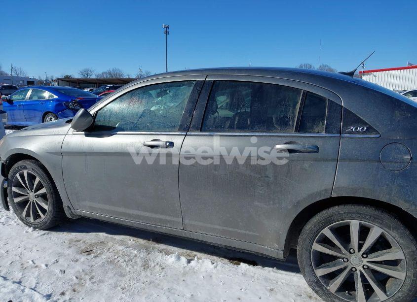 Photo 14 of 2012 Chrysler 200 TOURING (VIN 1C3CCBBG1CN276922)