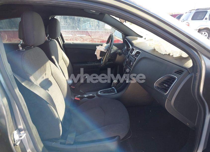 Photo 5 of 2012 Chrysler 200 TOURING (VIN 1C3CCBBG1CN276922)