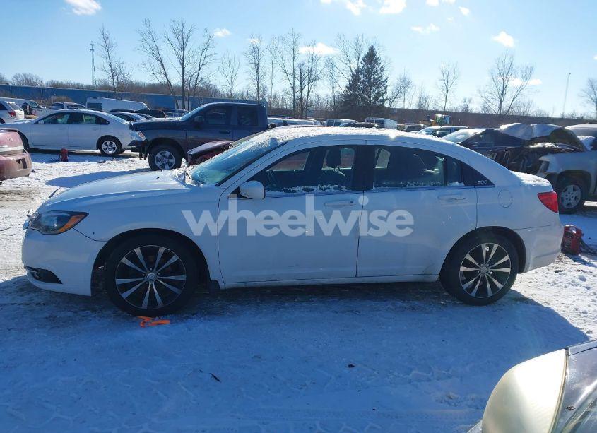 Photo 14 of 2013 Chrysler 200 TOURING (VIN 1C3CCBBG1DN711259)