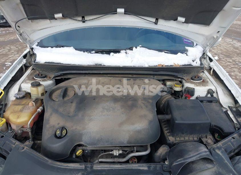 Photo 10 of 2013 Chrysler 200 TOURING (VIN 1C3CCBBG1DN720270)