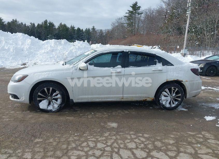 Photo 12 of 2013 Chrysler 200 TOURING (VIN 1C3CCBBG1DN720270)