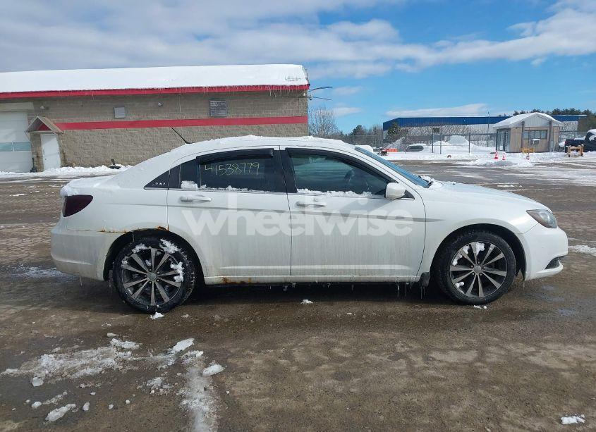 Photo 14 of 2013 Chrysler 200 TOURING (VIN 1C3CCBBG1DN720270)