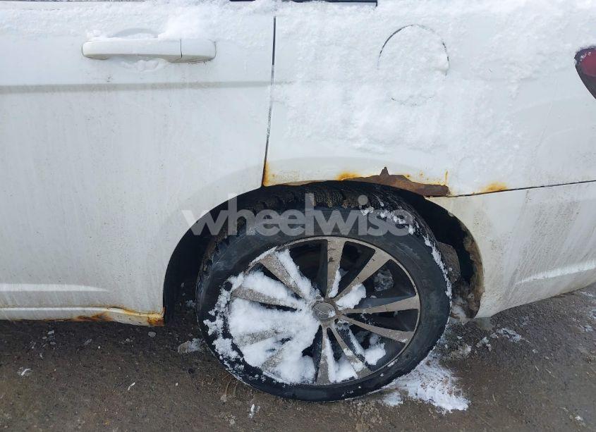 Photo 6 of 2013 Chrysler 200 TOURING (VIN 1C3CCBBG1DN720270)