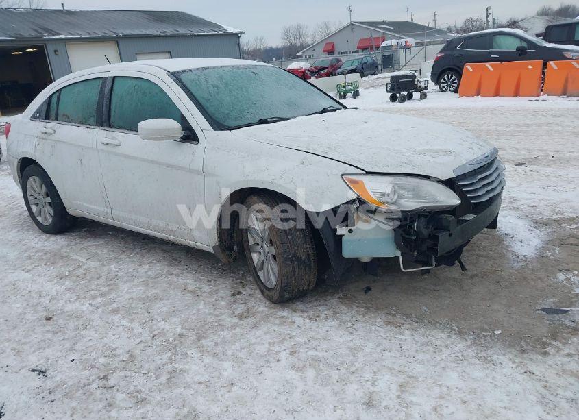 2013 Chrysler 200 TOURING (VIN 1C3CCBBG2DN583064) main photo