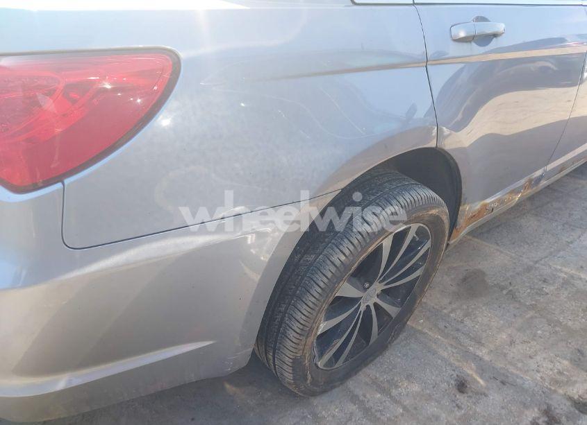 Photo 6 of 2013 Chrysler 200 TOURING (VIN 1C3CCBBG2DN717832)