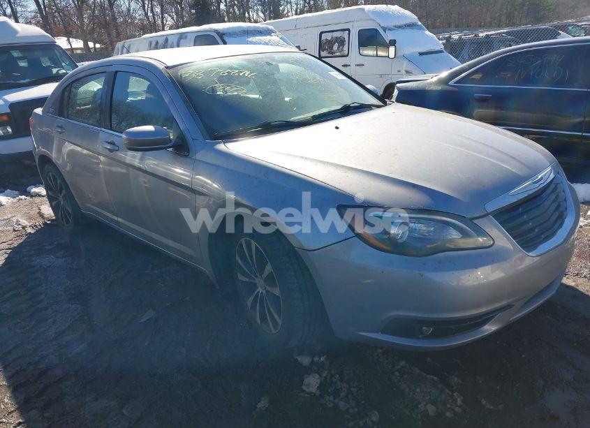 2013 Chrysler 200 TOURING (VIN 1C3CCBBG2DN747493) main photo