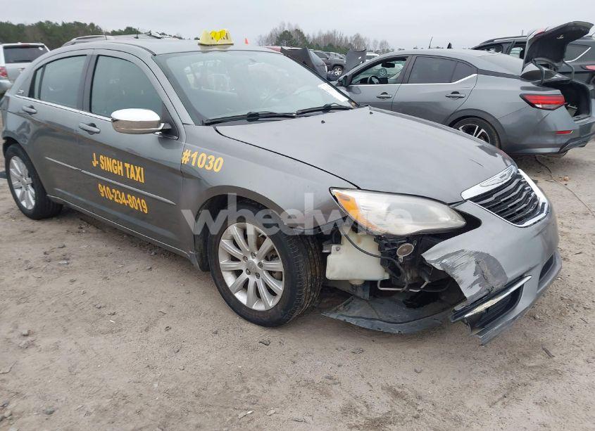 2013 Chrysler 200 TOURING (VIN 1C3CCBBG3DN703826) main photo