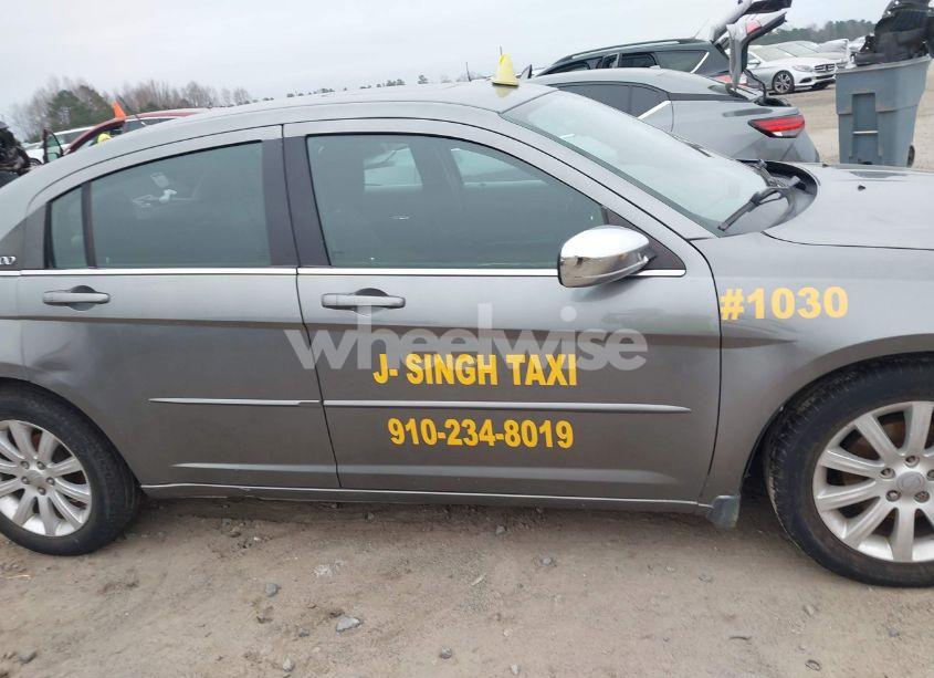 Photo 13 of 2013 Chrysler 200 TOURING (VIN 1C3CCBBG3DN703826)