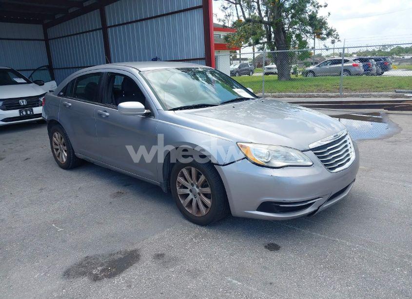 2014 Chrysler 200 TOURING (VIN 1C3CCBBG3EN115295) main photo