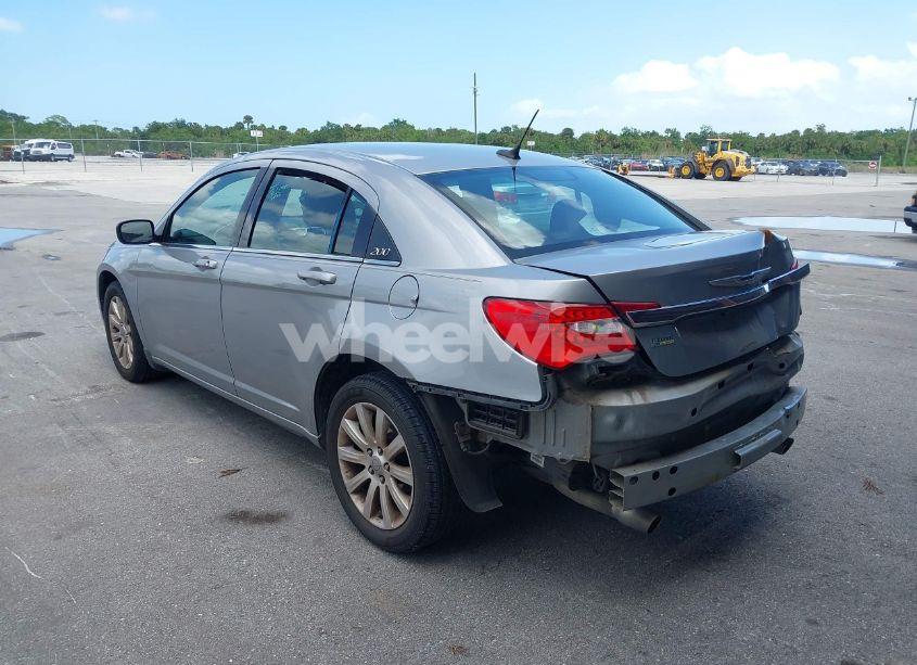 Photo 3 of 2014 Chrysler 200 TOURING (VIN 1C3CCBBG3EN115295)