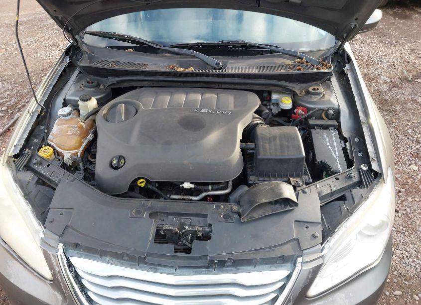 Photo 10 of 2013 Chrysler 200 TOURING (VIN 1C3CCBBG4DN514781)