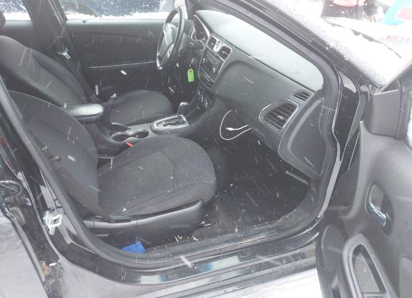 Photo 5 of 2013 Chrysler 200 TOURING (VIN 1C3CCBBG4DN533699)