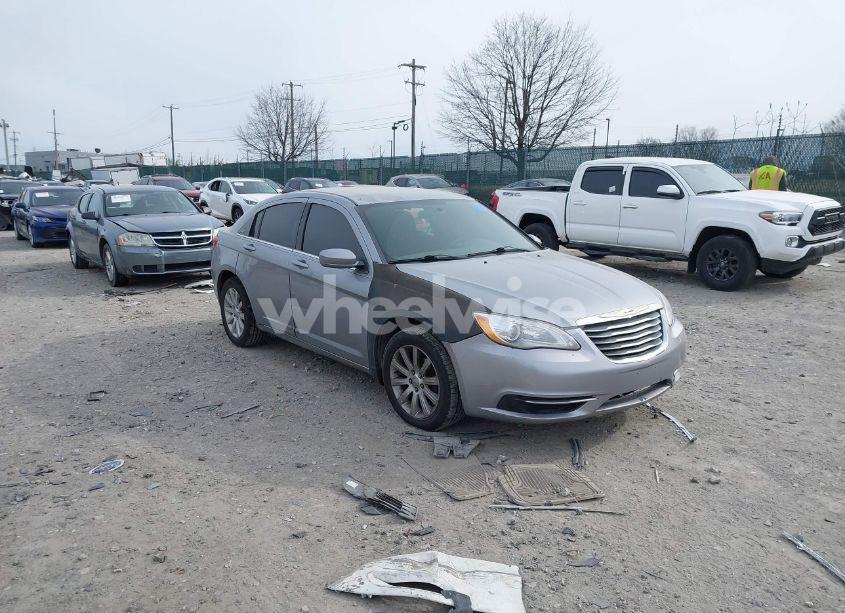 2013 Chrysler 200 TOURING (VIN 1C3CCBBG4DN569098) main photo