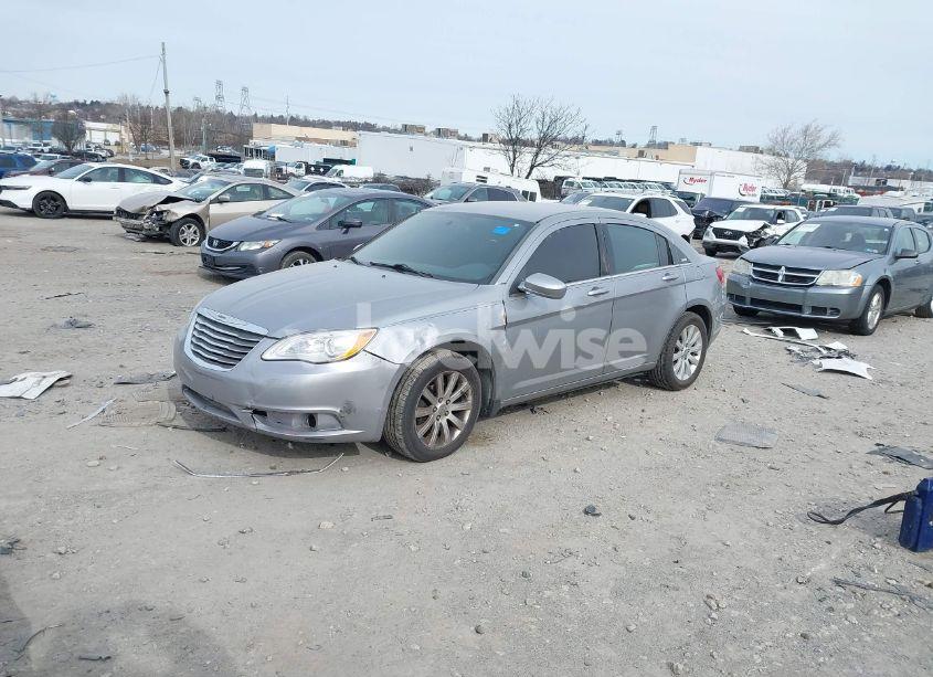 Photo 2 of 2013 Chrysler 200 TOURING (VIN 1C3CCBBG4DN569098)