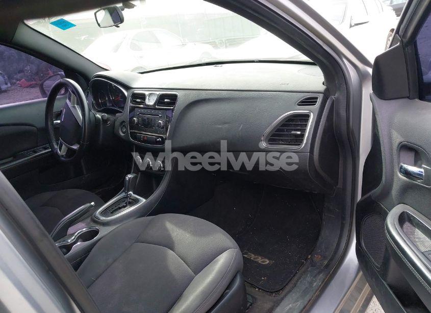 Photo 5 of 2013 Chrysler 200 TOURING (VIN 1C3CCBBG4DN569098)