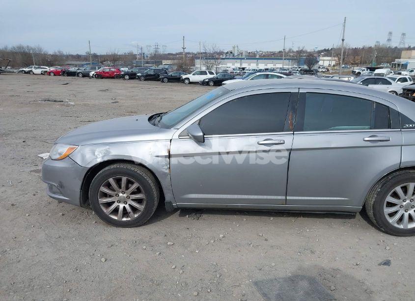 Photo 6 of 2013 Chrysler 200 TOURING (VIN 1C3CCBBG4DN569098)