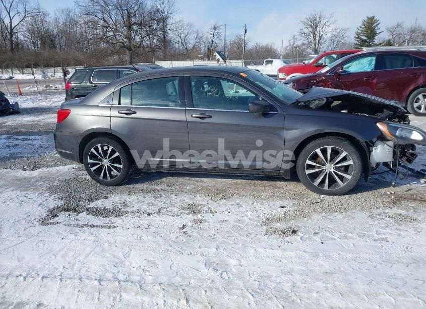 Photo 14 of 2014 Chrysler 200 (VIN 1C3CCBBG4EN193259)