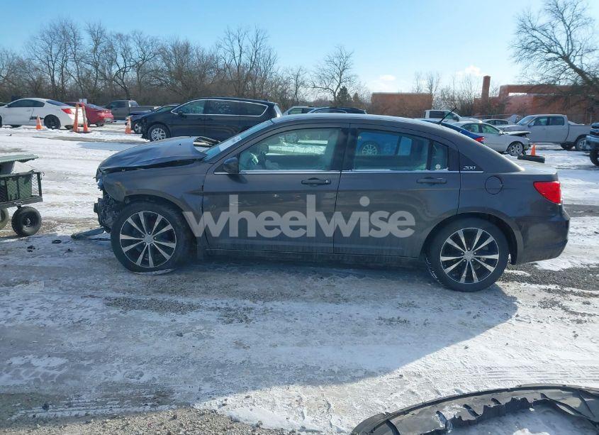 Photo 15 of 2014 Chrysler 200 (VIN 1C3CCBBG4EN193259)