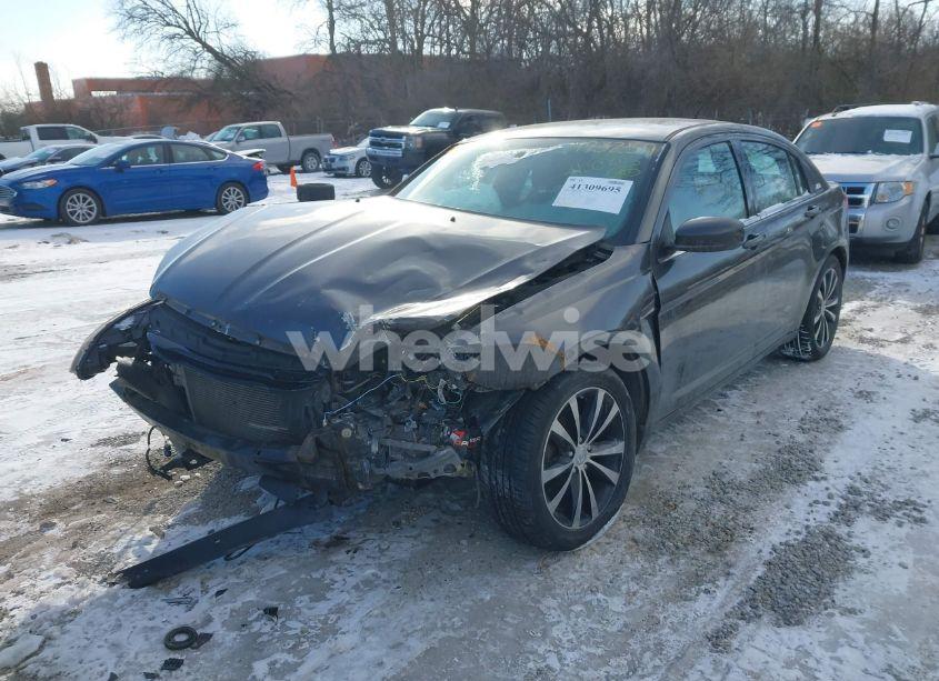 Photo 2 of 2014 Chrysler 200 (VIN 1C3CCBBG4EN193259)