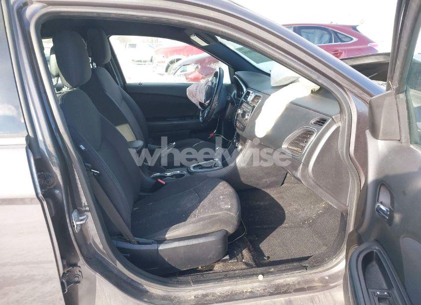 Photo 5 of 2014 Chrysler 200 (VIN 1C3CCBBG4EN193259)