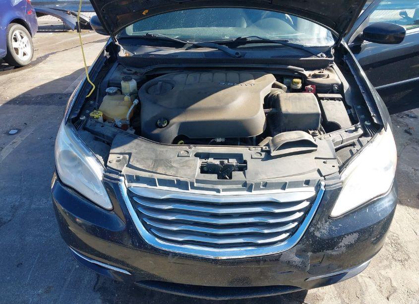 Photo 10 of 2013 Chrysler 200 TOURING (VIN 1C3CCBBG5DN703438)