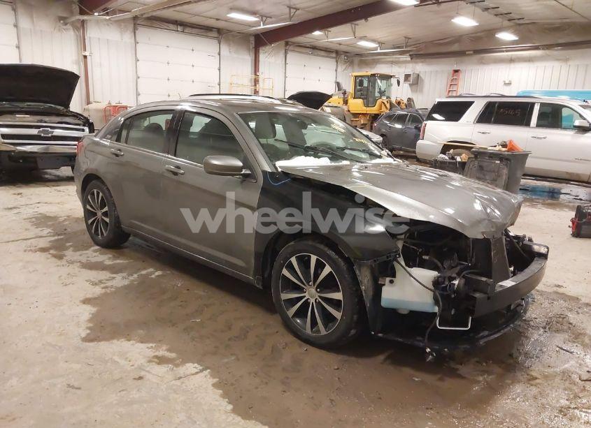 2013 Chrysler 200 TOURING (VIN 1C3CCBBG5DN723253) main photo