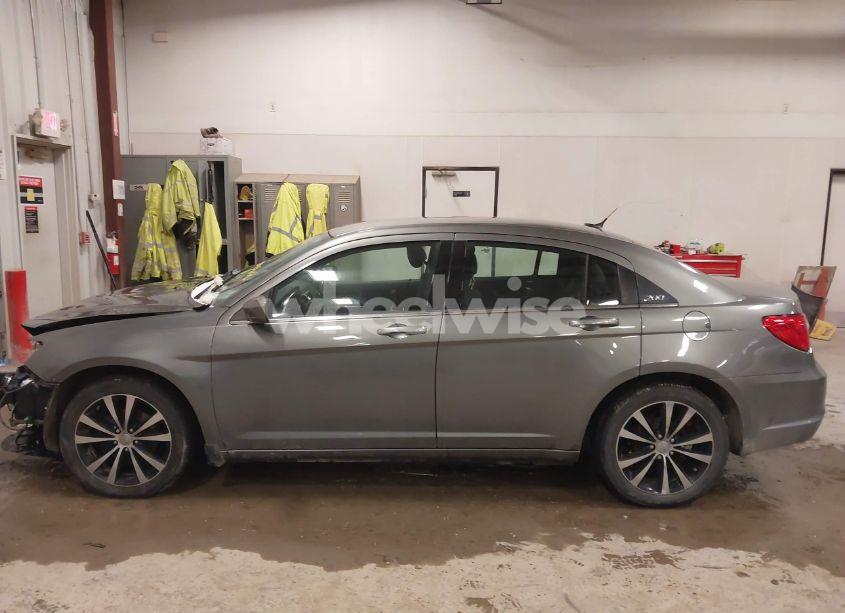 Photo 14 of 2013 Chrysler 200 TOURING (VIN 1C3CCBBG5DN723253)