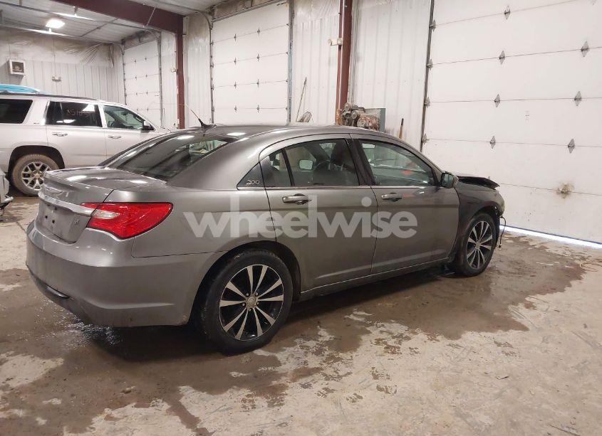 Photo 4 of 2013 Chrysler 200 TOURING (VIN 1C3CCBBG5DN723253)