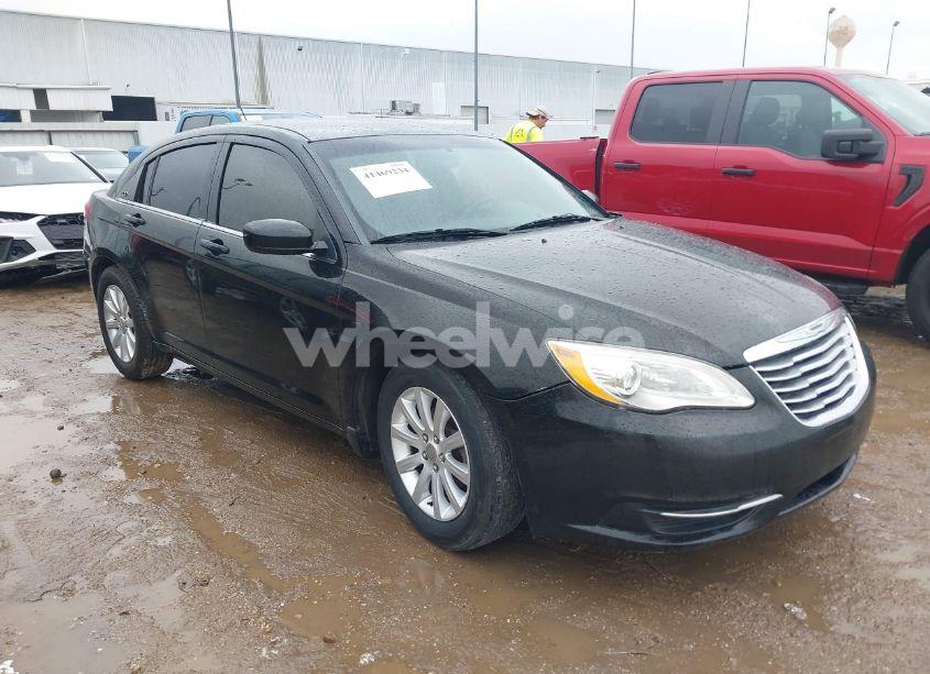 2014 Chrysler 200 TOURING (VIN 1C3CCBBG5EN106095) main photo