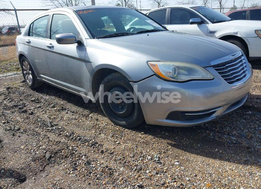 2014 Chrysler 200 TOURING (VIN 1C3CCBBG5EN114925) main photo