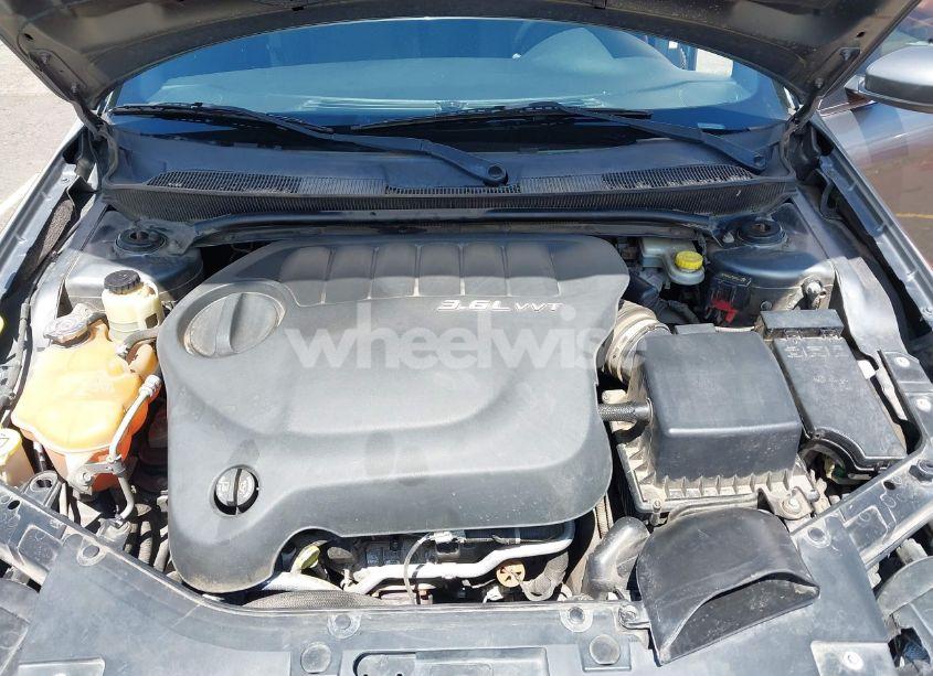 Photo 10 of 2013 Chrysler 200 TOURING (VIN 1C3CCBBG6DN528567)