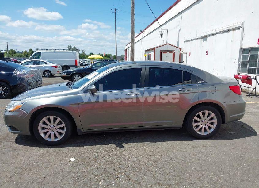 Photo 14 of 2013 Chrysler 200 TOURING (VIN 1C3CCBBG6DN528567)