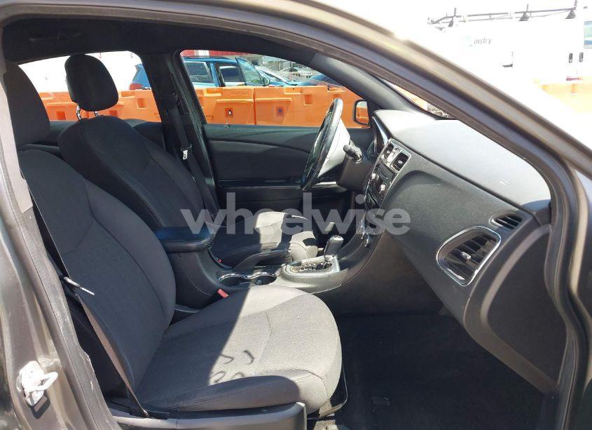 Photo 5 of 2013 Chrysler 200 TOURING (VIN 1C3CCBBG6DN528567)