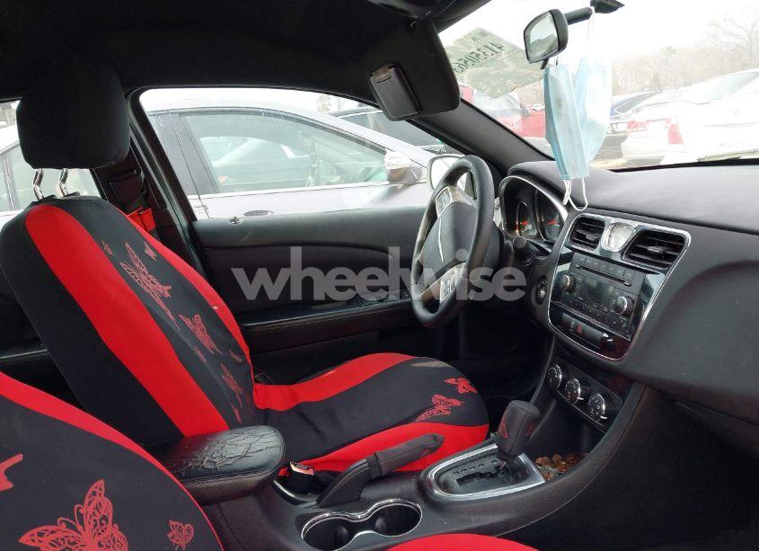 Photo 5 of 2013 Chrysler 200 TOURING (VIN 1C3CCBBG6DN556398)