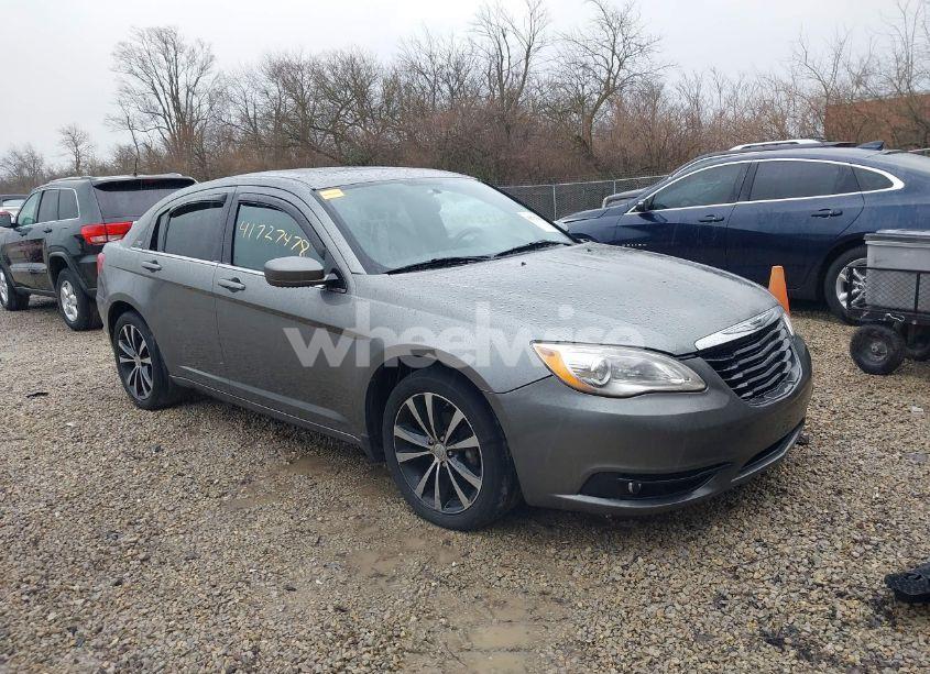 2013 Chrysler 200 TOURING (VIN 1C3CCBBG6DN712066) main photo