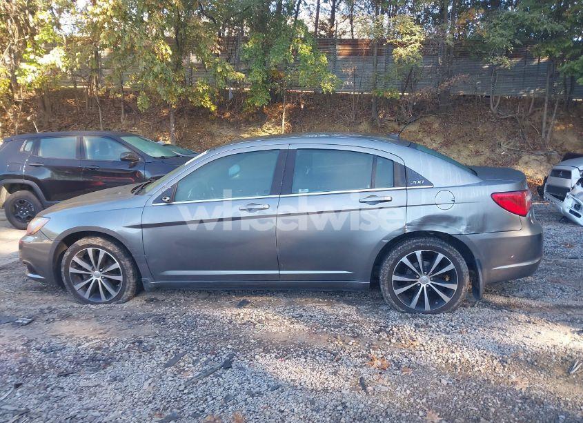 Photo 15 of 2013 Chrysler 200 TOURING (VIN 1C3CCBBG6DN723648)