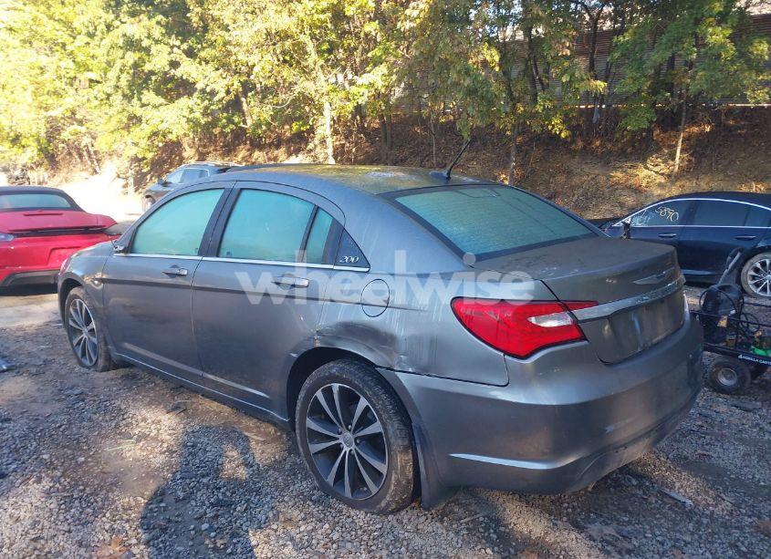 Photo 3 of 2013 Chrysler 200 TOURING (VIN 1C3CCBBG6DN723648)