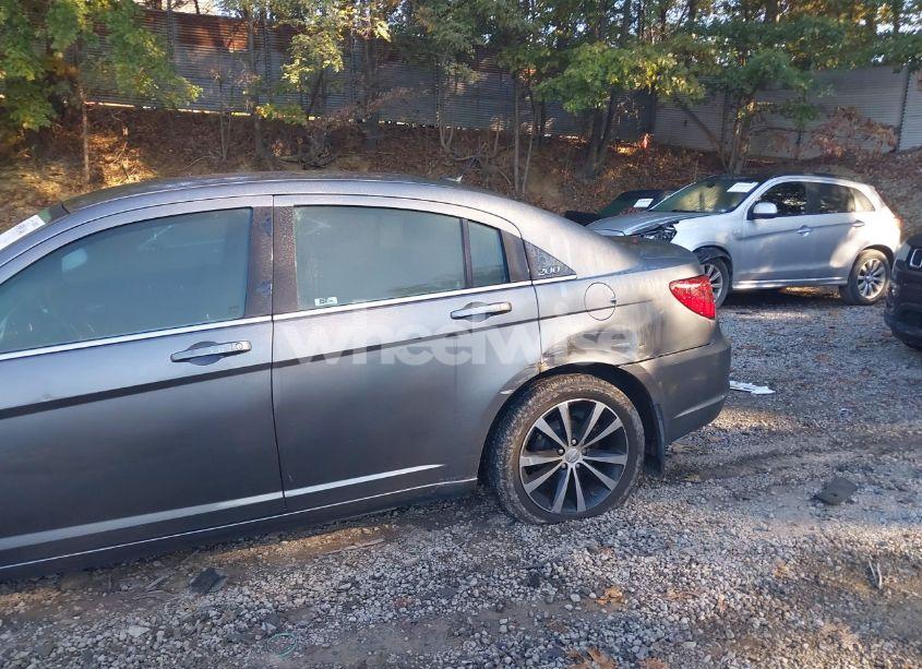 Photo 6 of 2013 Chrysler 200 TOURING (VIN 1C3CCBBG6DN723648)