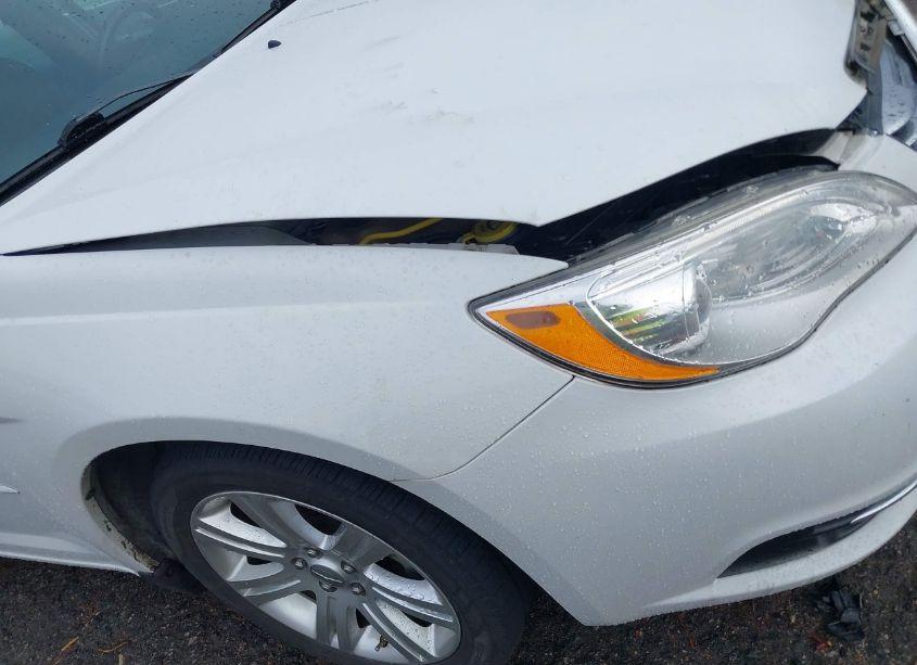 Photo 13 of 2012 Chrysler 200 TOURING (VIN 1C3CCBBG7CN240653)