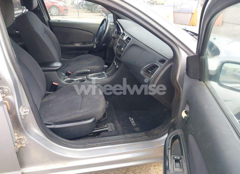 Photo 5 of 2013 Chrysler 200 TOURING (VIN 1C3CCBBG7DN527265)