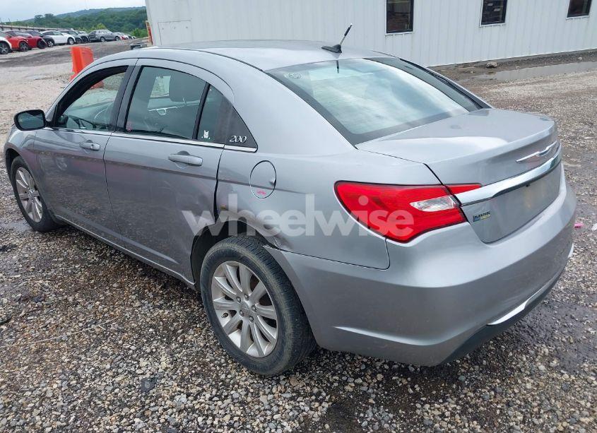 Photo 3 of 2013 Chrysler 200 TOURING (VIN 1C3CCBBG7DN528013)