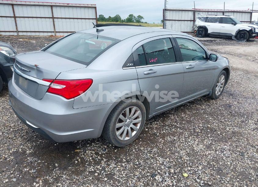 Photo 4 of 2013 Chrysler 200 TOURING (VIN 1C3CCBBG7DN528013)