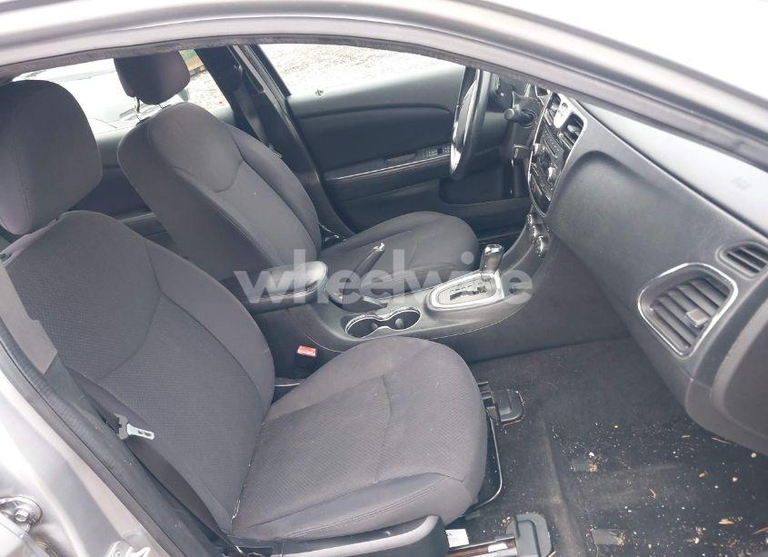 Photo 5 of 2013 Chrysler 200 TOURING (VIN 1C3CCBBG7DN528013)