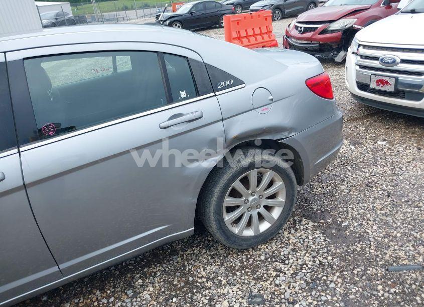 Photo 6 of 2013 Chrysler 200 TOURING (VIN 1C3CCBBG7DN528013)