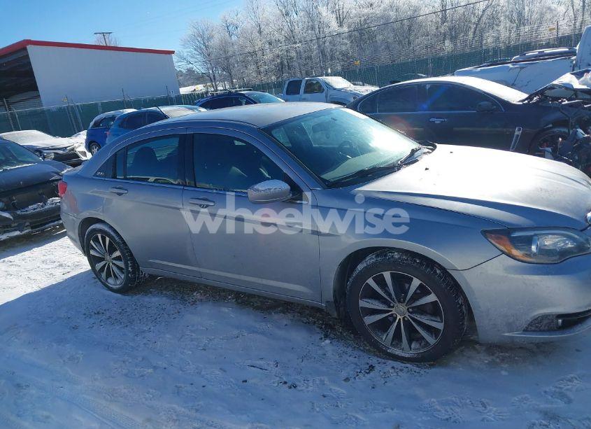 Photo 13 of 2013 Chrysler 200 TOURING (VIN 1C3CCBBG7DN720399)