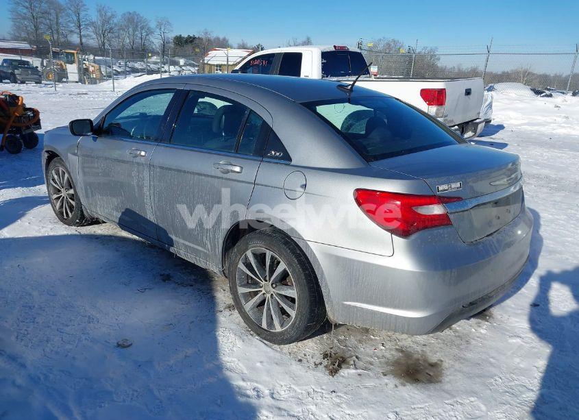 Photo 3 of 2013 Chrysler 200 TOURING (VIN 1C3CCBBG7DN720399)