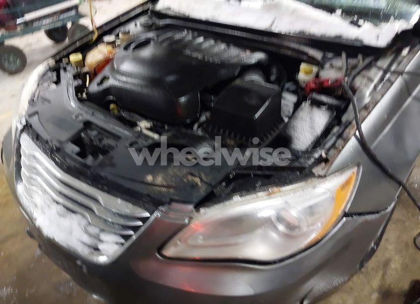 Photo 10 of 2013 Chrysler 200 TOURING (VIN 1C3CCBBG7DN760126)