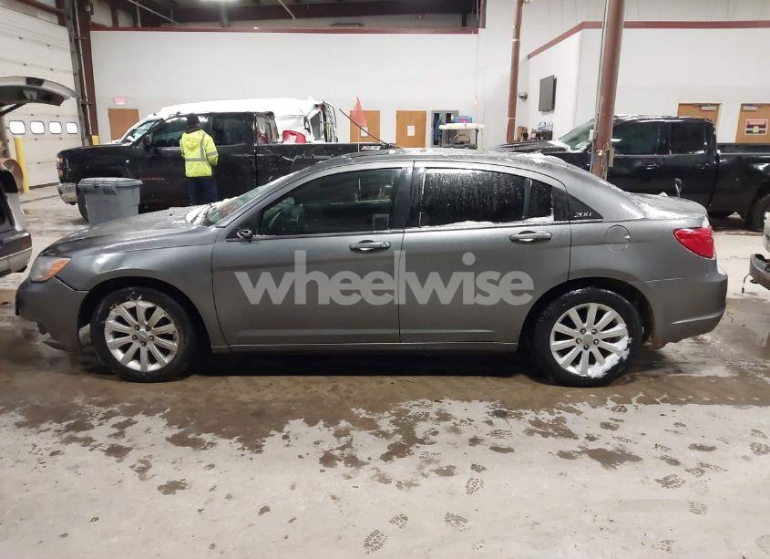 Photo 14 of 2013 Chrysler 200 TOURING (VIN 1C3CCBBG7DN760126)