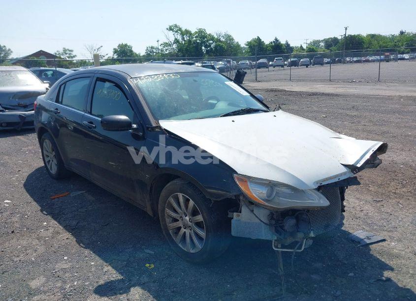 2014 Chrysler 200 TOURING (VIN 1C3CCBBG7EN114229) main photo